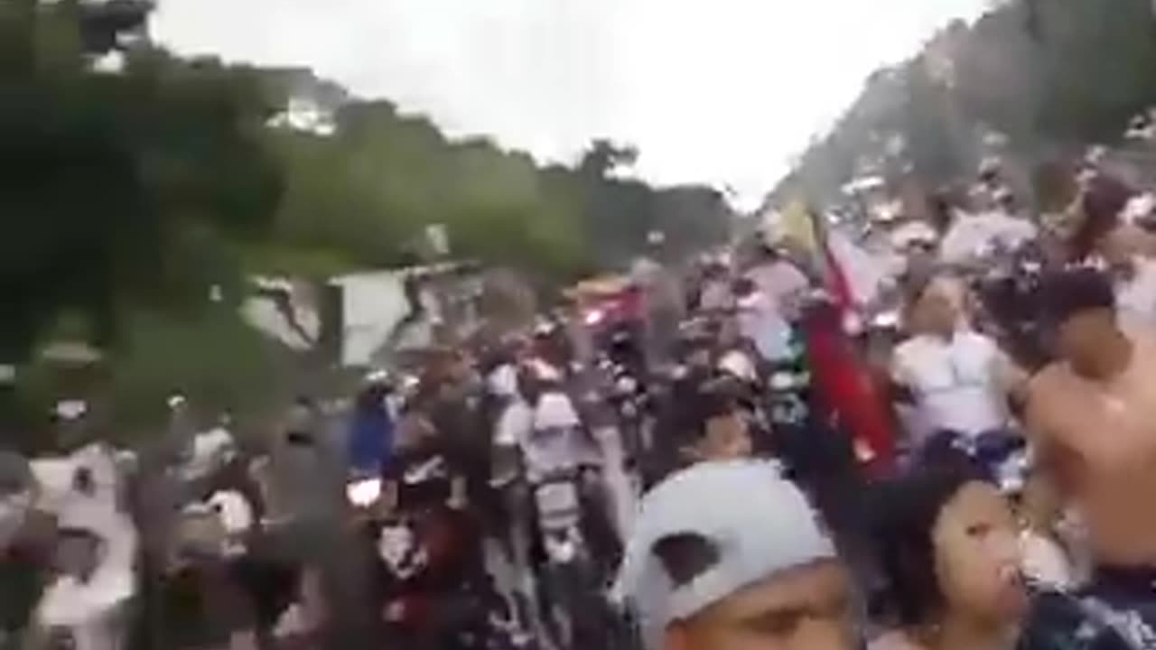 The Bolivarian National Guard of Venezuela joins them in their march toward Guarenas