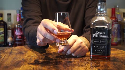 Evan Williams Straight Bourbon Whiskey Review