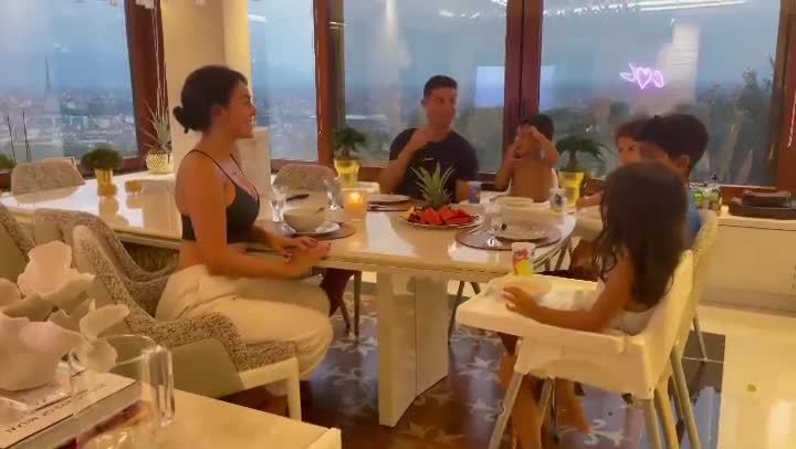 cristiano ronaldo with family😍