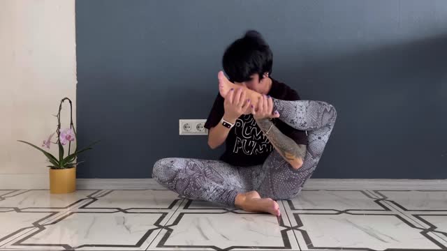 Hot Yoga Stretching Gymnastics time Flexible legs