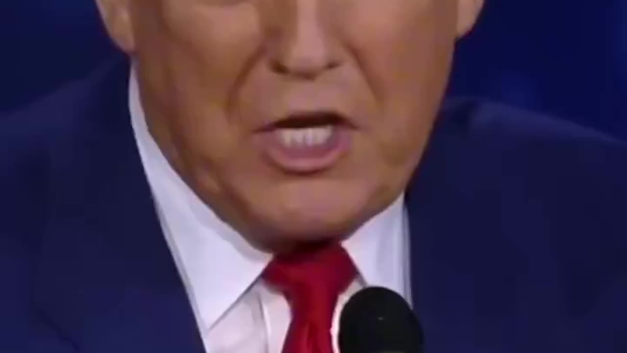 Trump sings "In Springfield they are eating the DOGS, they are eating the CATS"
