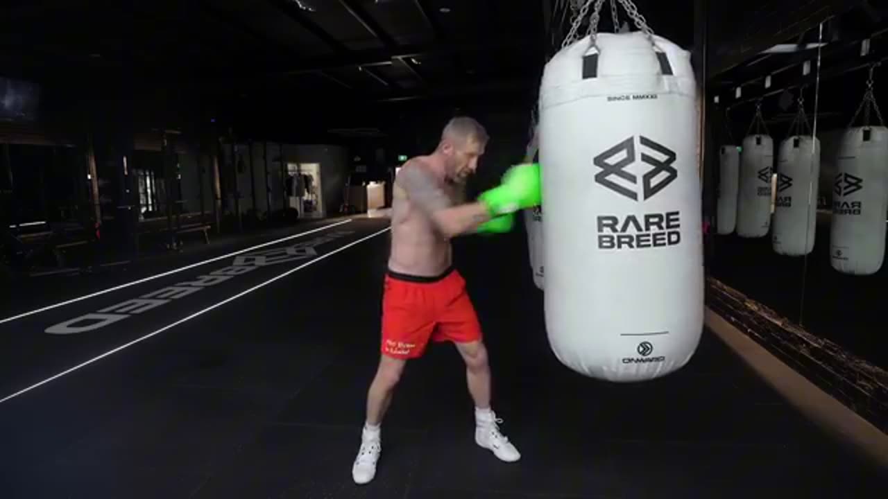 How Pro Fighters hit the Heavy Bag to IMPROVE