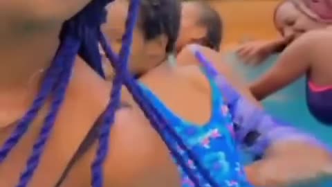 Girl's twerking inside the pool is a f*ckin vibe.