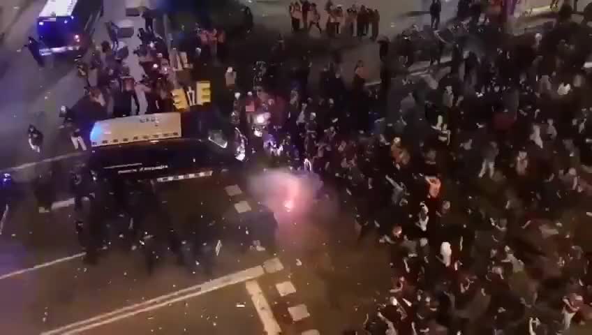 Βαρκελώνη χθες το βράδυ.