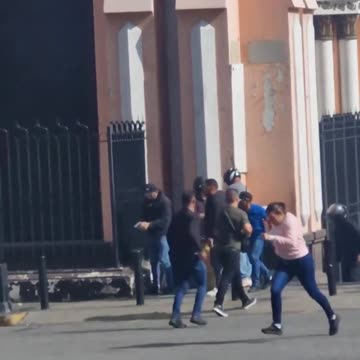 BREAKING NEWS! Armed groups shoots at protestors in Venezuela