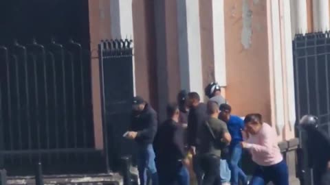 BREAKING NEWS! Armed groups shoots at protestors in Venezuela