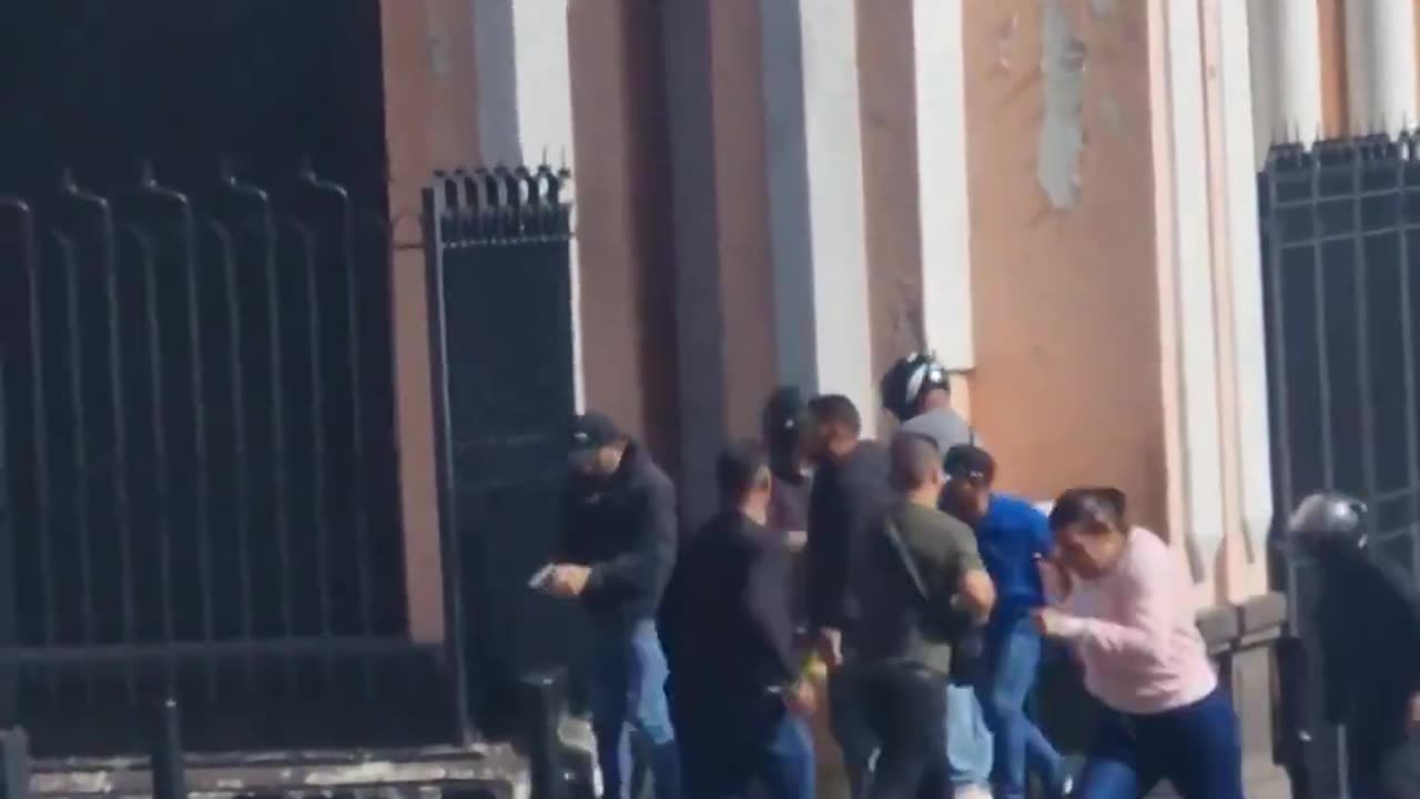 BREAKING NEWS! Armed groups shoots at protestors in Venezuela