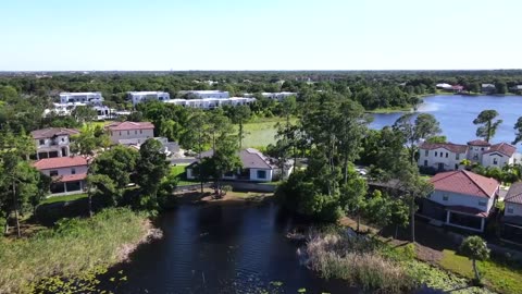 Exquisite Waterfront Oasis! Luxury Living on Banana Lake