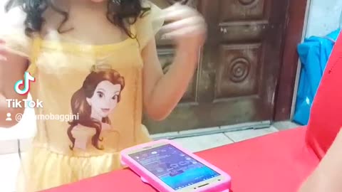 Dançando dancinha do TikTok