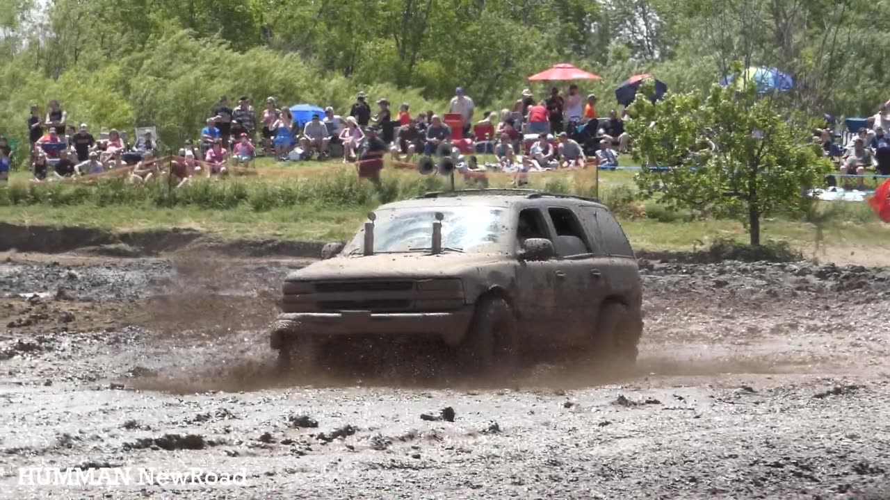 MUD Drivers - Chevrolet Trucks Mud Runners in Canada Mud Bogging Event