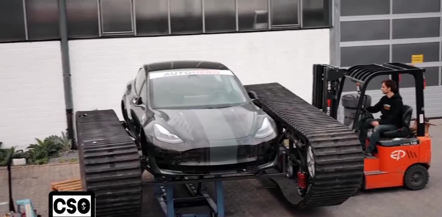 transformam Tesla Model 3 em um Tanque de 6 toneladas