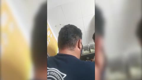 Bomberos retiran tuerca en dedo de un niño