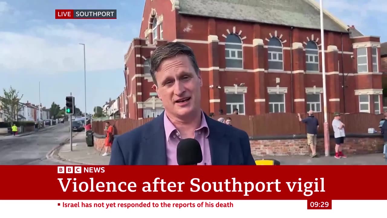 -UK police officers injured in Southport riot after three girls killed in knife attack _