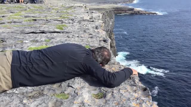 Dad afraid of heights trying to get a look 😂