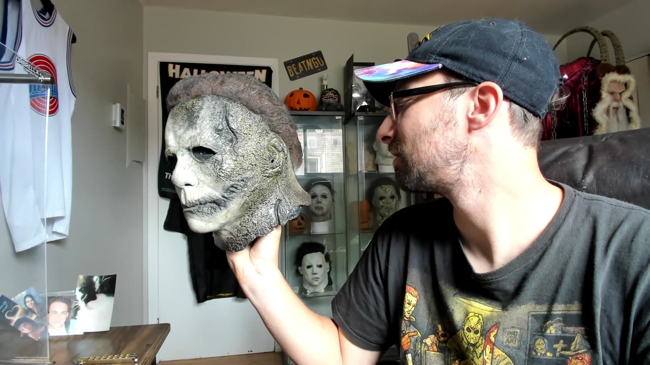 My Halloween Fandom Unboxing Kills mask REHAUL