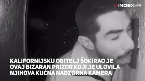 Bizarni slinavac uhvaćen kako liže zvono na interfonu