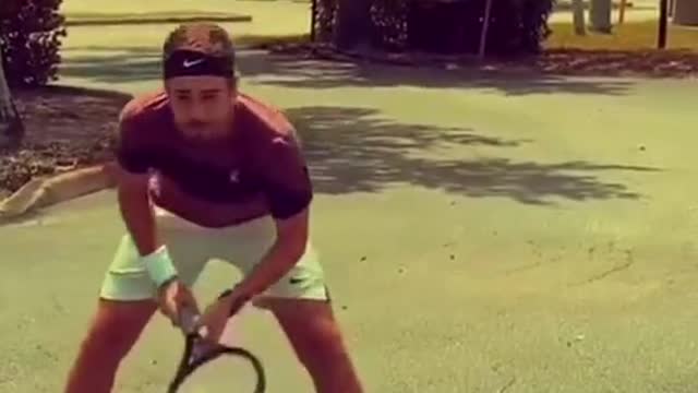 Whodoyouthinkisheimitating#tennis(viaSteliosGkontsaris)