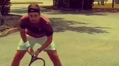 Whodoyouthinkisheimitating#tennis(viaSteliosGkontsaris)
