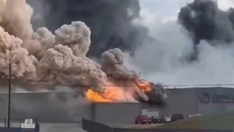 🚨 Fire Triggers Massive Explosion In Fredericktown, Missouri | Lithium Battery Recycling Plant