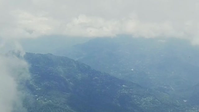 BEAUTIFUL TIMELAPSE OF CLOUDS AND MOUNTAINS