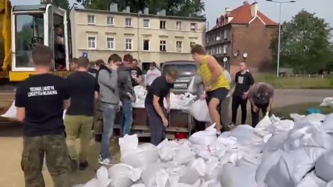 Ponad 300 młodych ludzi zaangażowało się w pomoc przy transporcie i