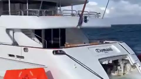 Sinking Mega Yacht😱😱😱