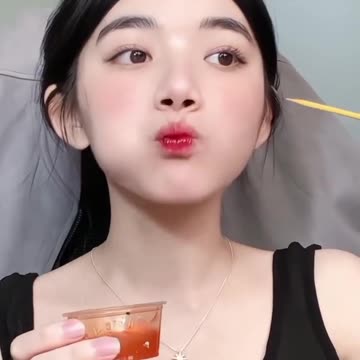 Mukbang with Quynh Truong 🍣🍡🥗