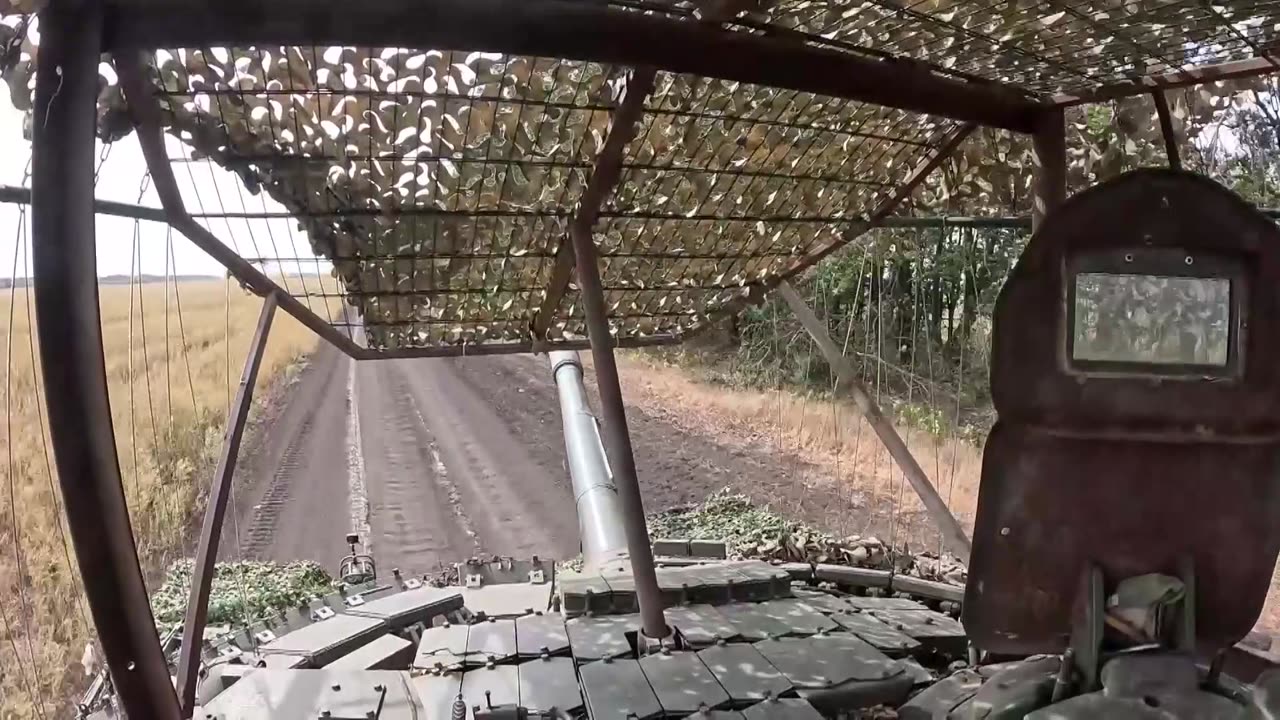 Groups of Russian T-80BVM tanks ensure the advance of assault units under Ukladar