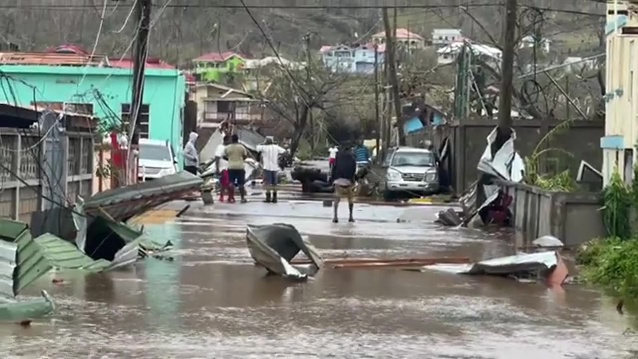 HURRICANE BERYL'S AFTERMATH: CARRIACOU RESIDENT'S SURVIVAL STORIES 😲