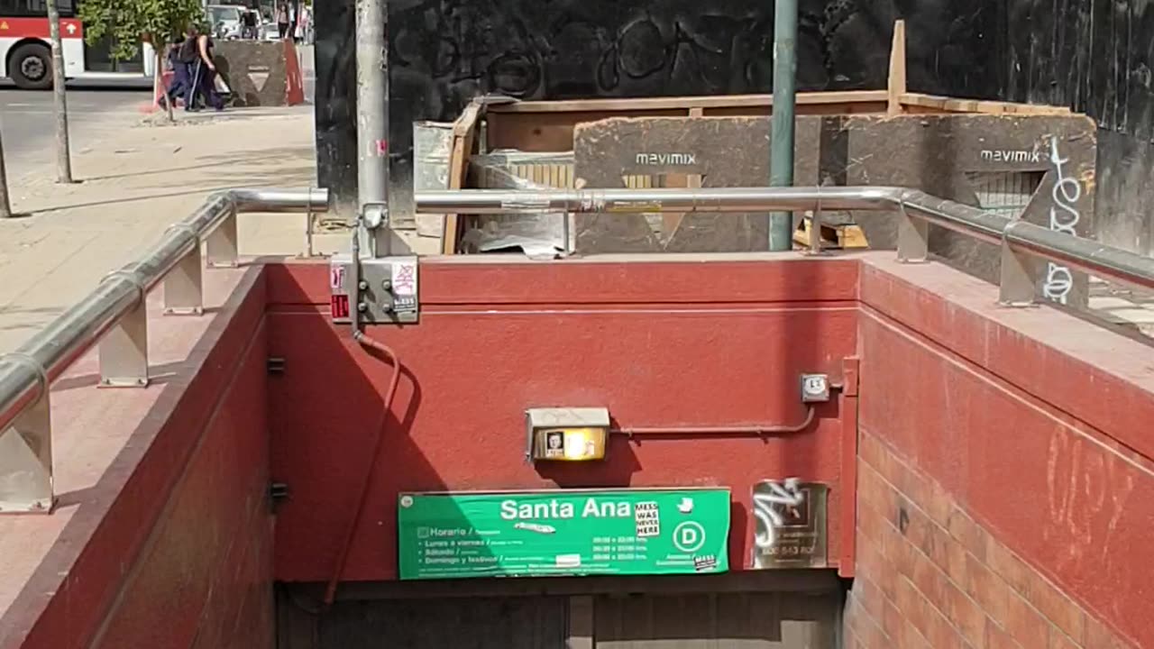 Santa Ana Metro Station in Santiago 🇨🇱
