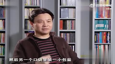 余华年轻时接受曹可凡的采访