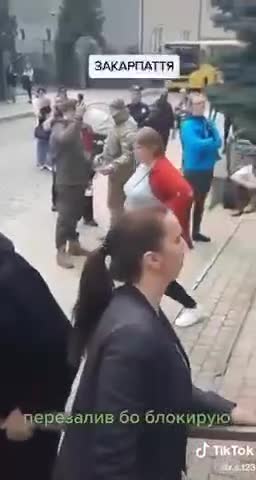 V Zakarpatí probíhají protesty proti posílání manželů a synů do války na straně Kyjeva