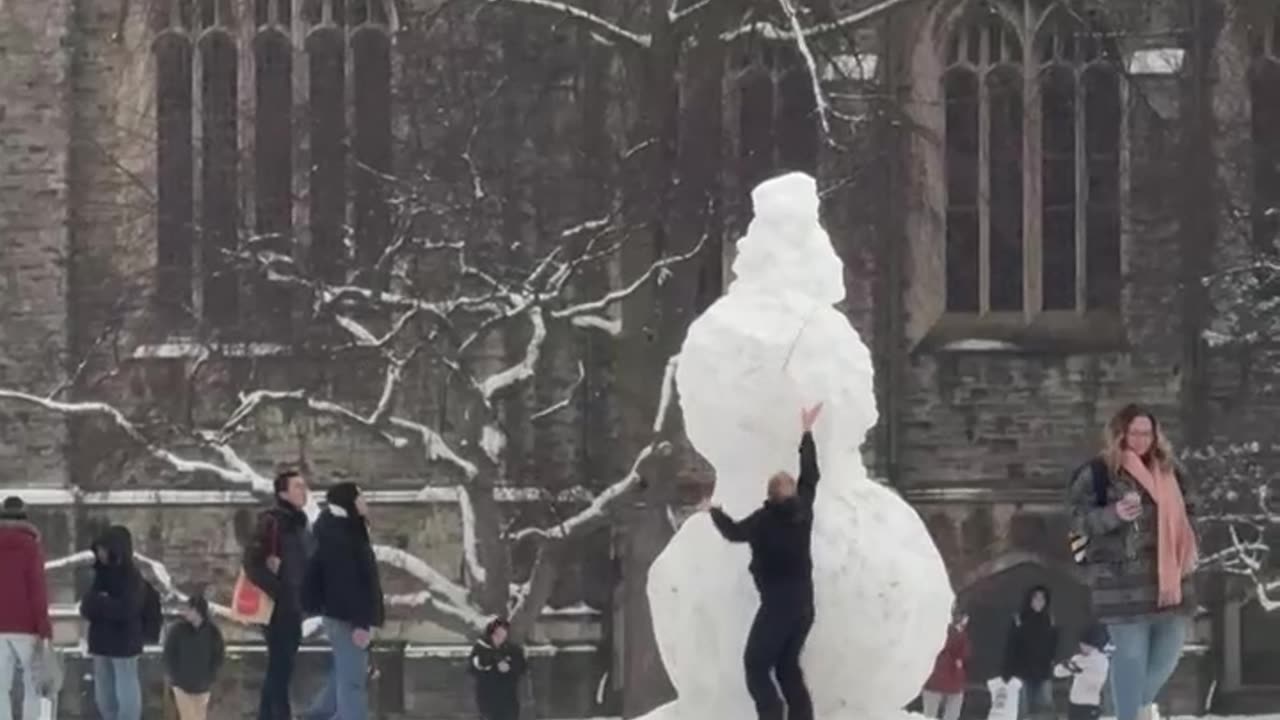 University of Toronto Students Make a Giant Snowman