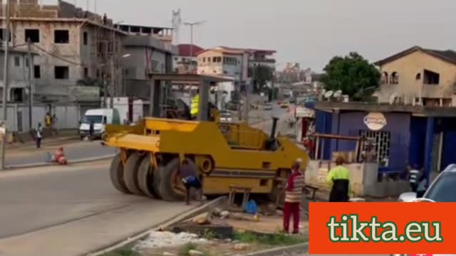 See how a child is ignored in front of a bulldozer