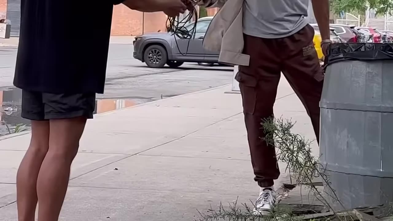 Stranger Reunites Homeless Man With His Daughter