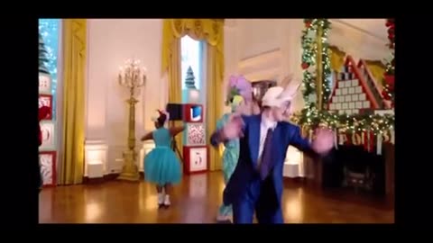 MERRY CHRISTMAS FROM 🫣THE BIDENS ~THE CIRCUS IS DEAD ON!!
