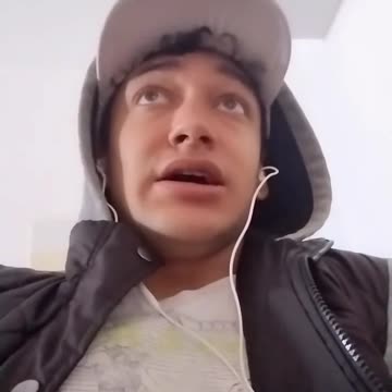 PT Levanta a Bandeira vermelha porem a do Brasil é amarela