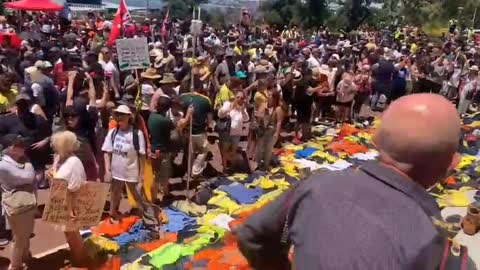 Powerful scenes of Patriots in Australia laying down their work 1
