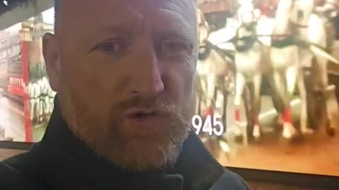 A British man shows Moscow.