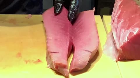 HOW TO CUT TUNA FOR SUSHI AND SASHIMI!