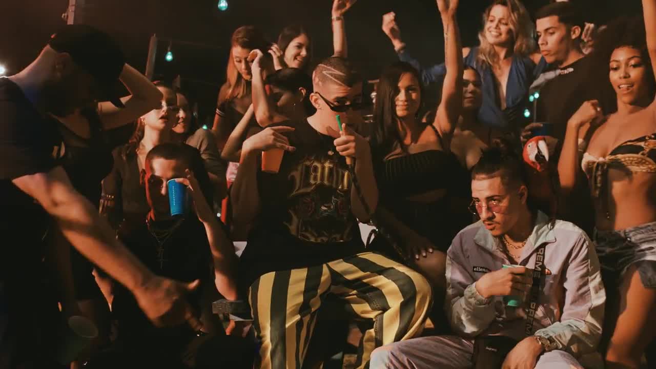 BAD BUNNY x DRAKE - MÍA (Video Oficial)_p2