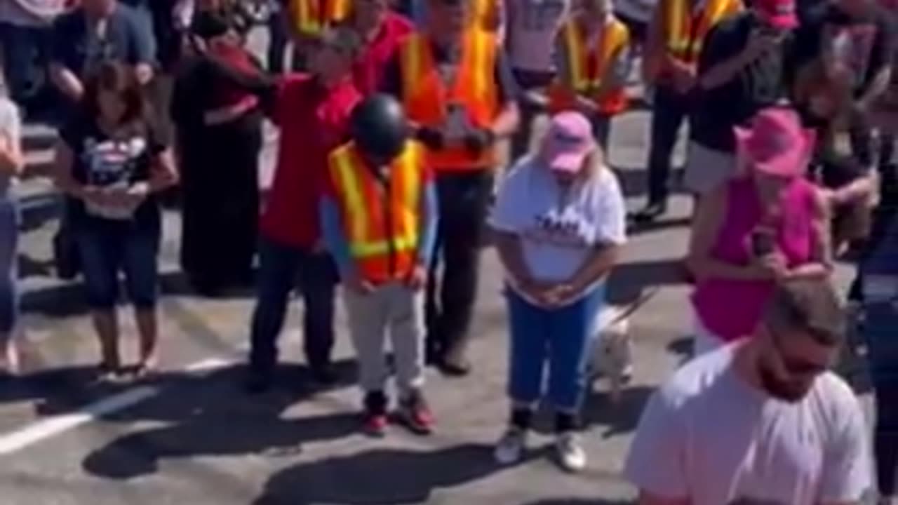 Hundreds of patriots in New Hampshire organized a Trump Car Parade