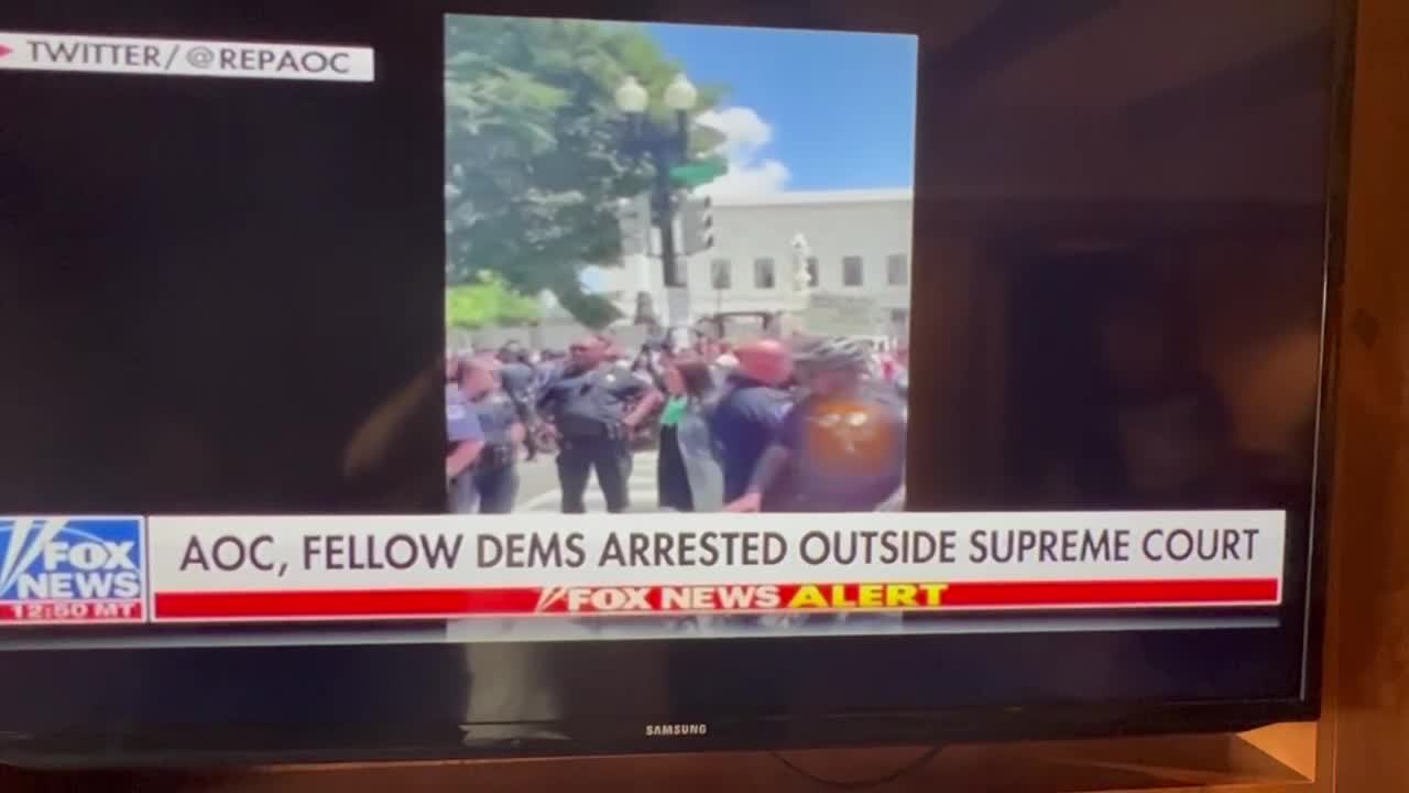 Omar and AOC Among 17 Members of Congress Arrested During Abortion Protest Outside Supreme Court