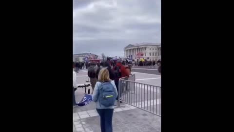 Capitol Police Seen Guiding Protesters To Go Inside Of U.S. Capitol Building