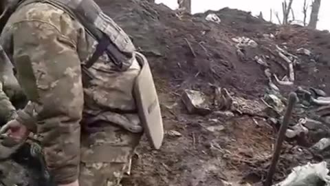 Ukrainian soldiers considering retreating from their destroyed position