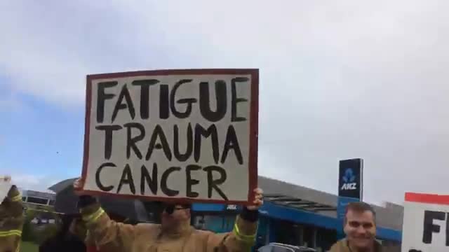 Papatoetoe/Manukau FireCrisis Protest in support of NZ FireFighters against unfair treatment