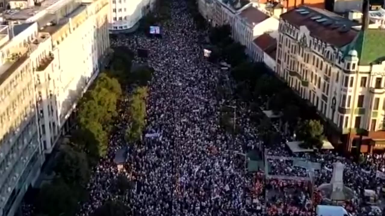 🚨🇷🇸 MASSIVE PROTEST in Serbia against BlackRock!