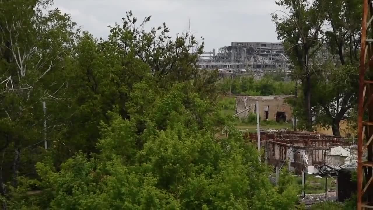 法国女记者关于顿巴斯的纪录片真实记录普通百姓遭受乌克兰政府军的战争摧残[中文字幕版】