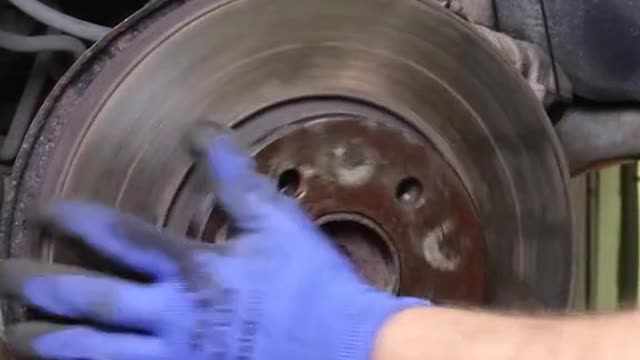 Disassembly of automobile brake disc parts