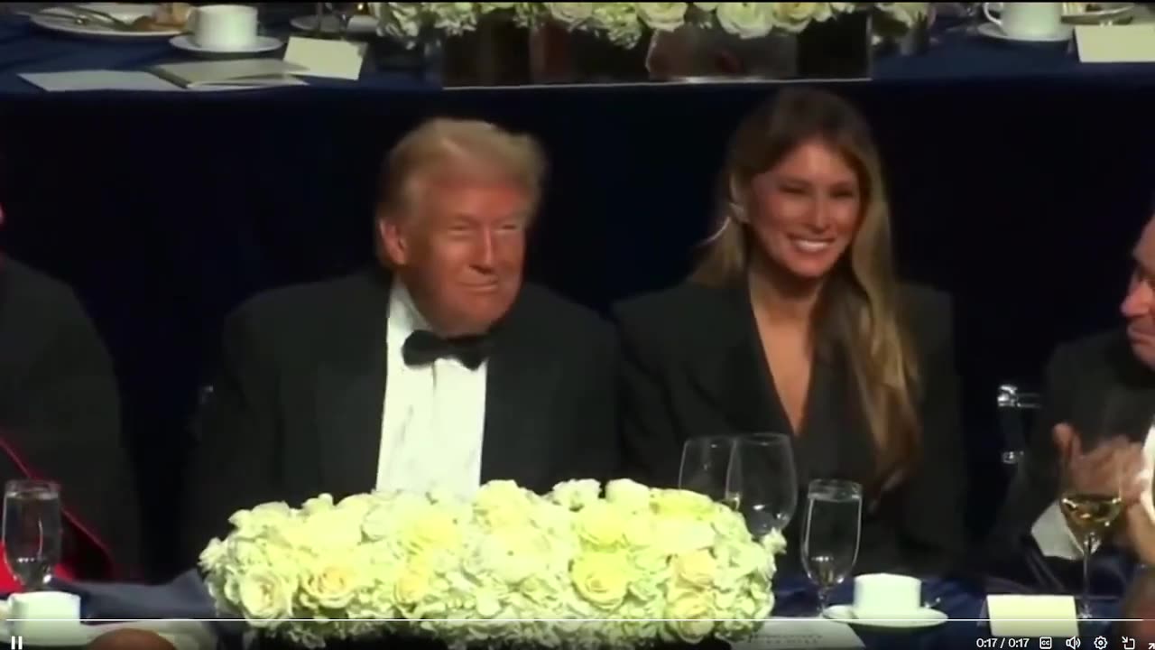 🚨 Donald Trump và Melania rất hạnh phúc bên nhau trong bữa tiệc Al Smith NYC.
